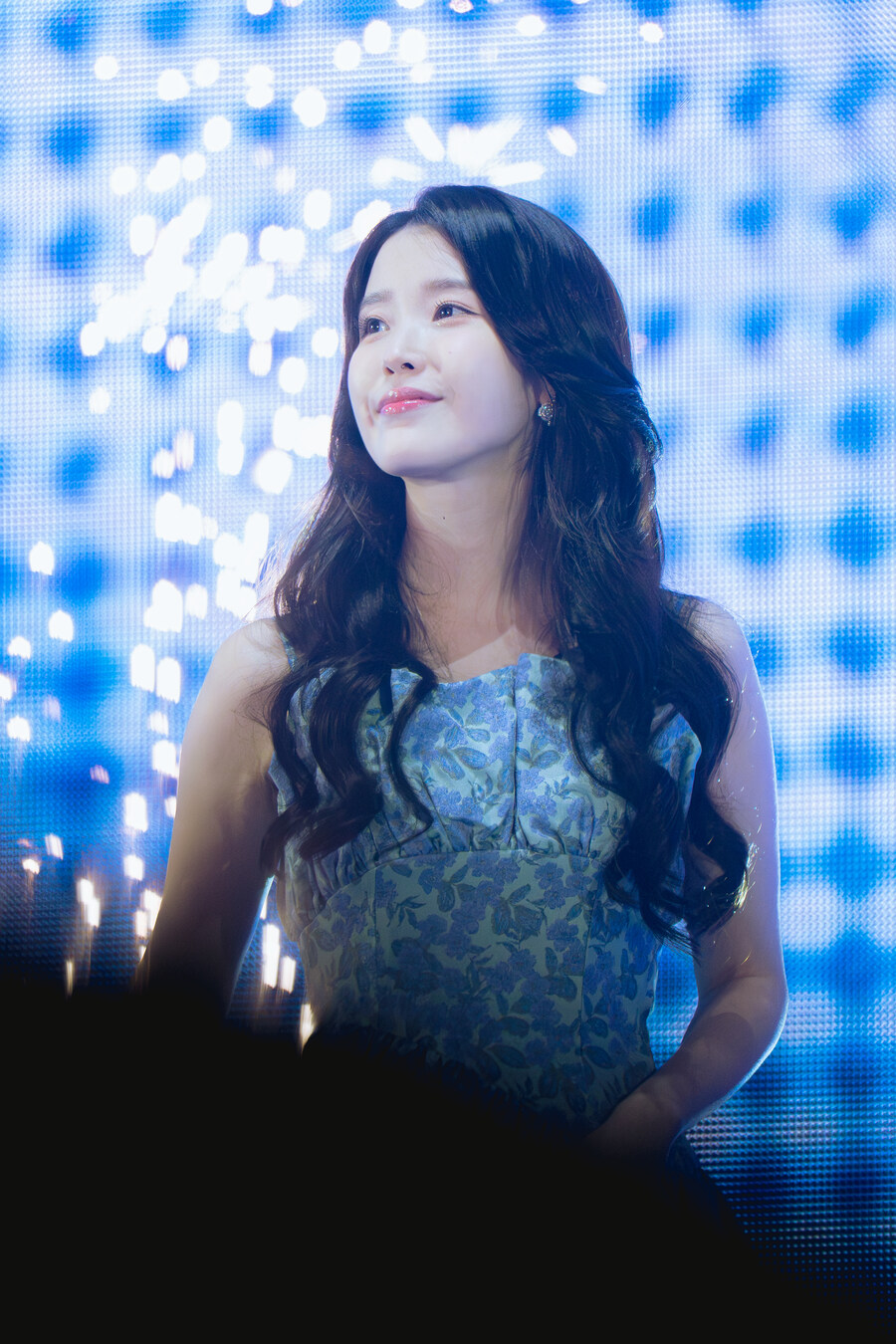 2025.09.13 아이유 FAN MEET-UP(셀카봉)_1.jpg