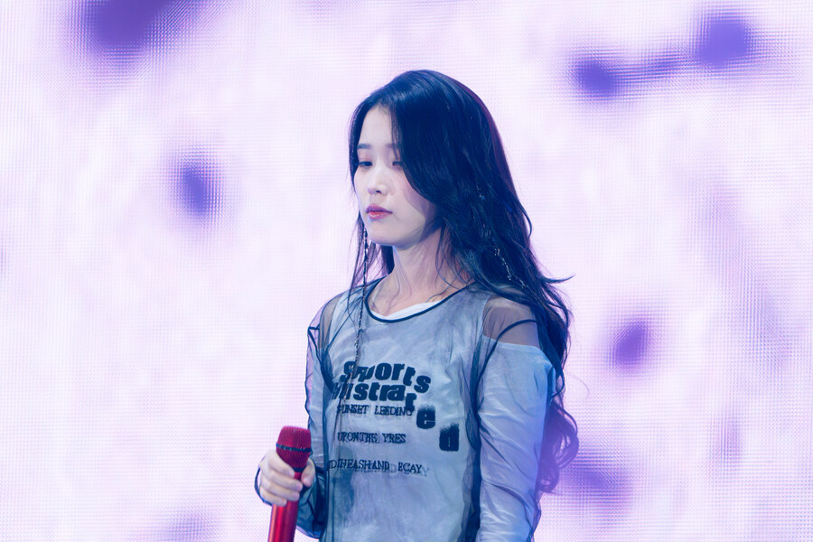2025.09.13 아이유 FAN MEET-UP(셀카봉)_12.jpg