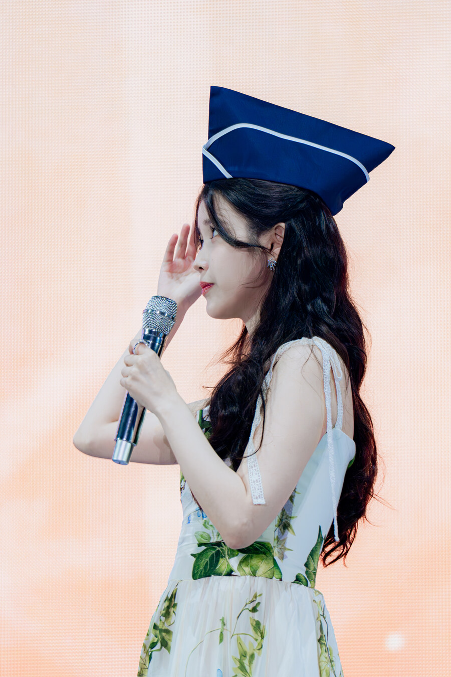 2025.09.14 아이유 FAN MEET-UP(셀카봉)_6.jpg