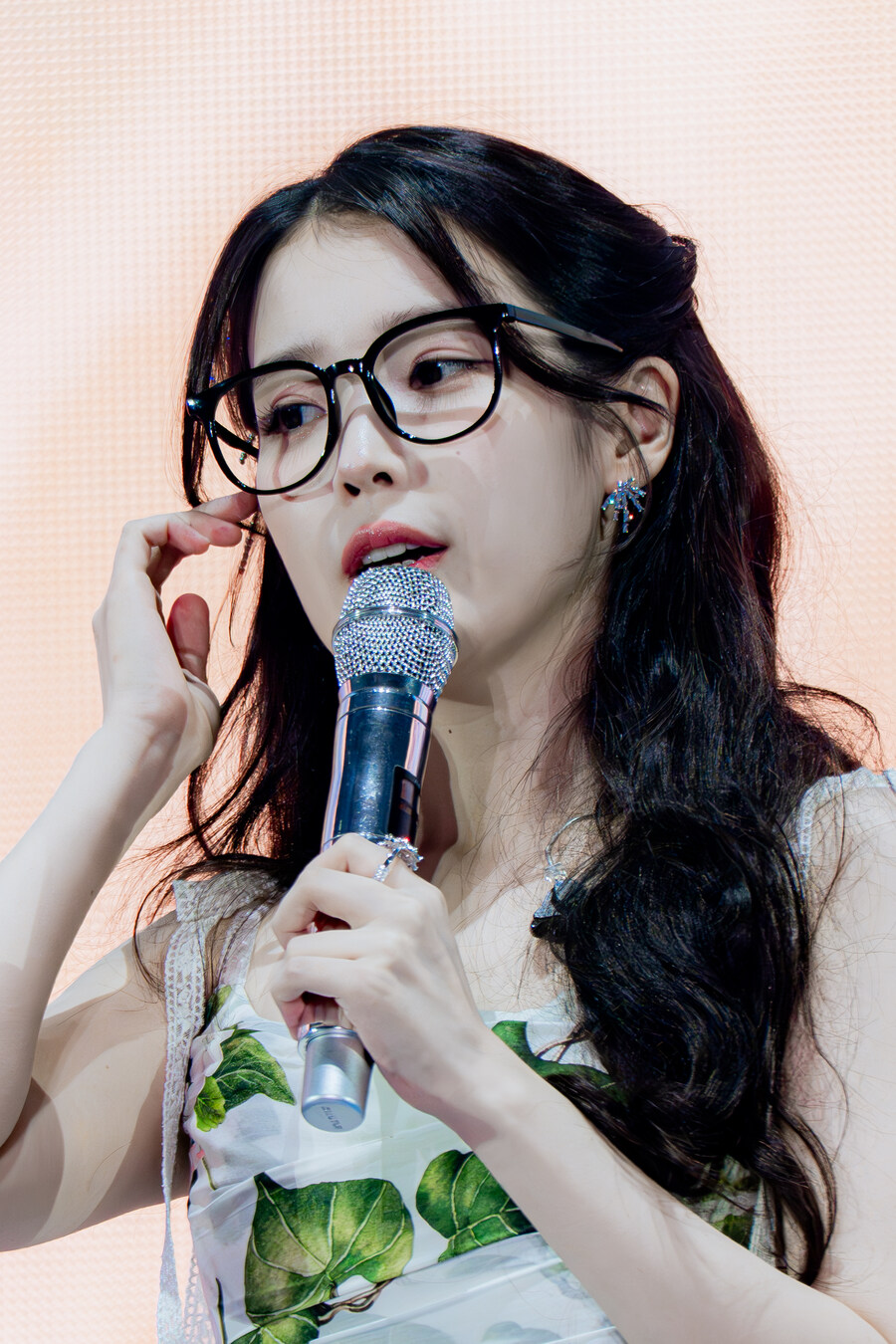 2025.09.14 아이유 FAN MEET-UP(셀카봉)_12.jpg