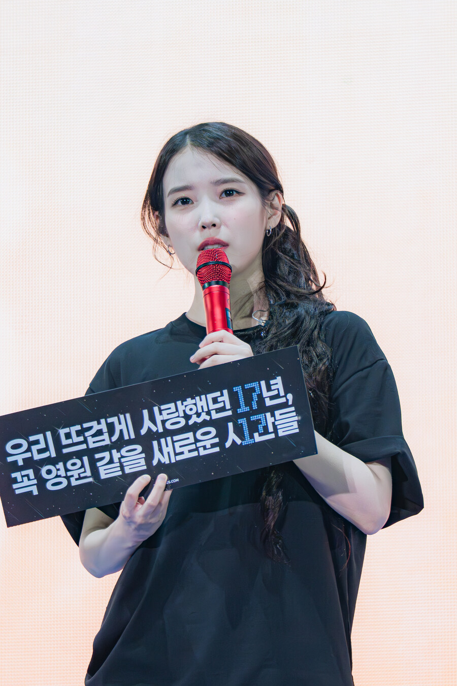 2025.09.14 아이유 FAN MEET-UP(셀카봉)_34.jpg