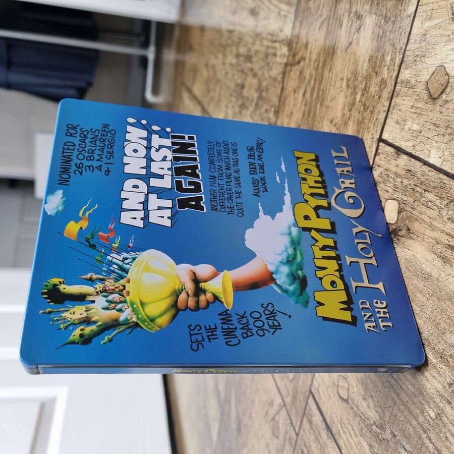 내일 영화 한편 볼까하는데_2.jpg