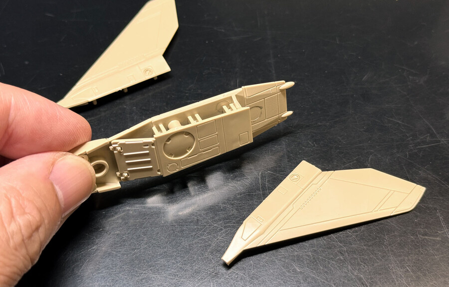 [맥스팩토리] PLAMAX 1/72 VF-1D 파이터 발키리 조립 샘플 일부 소개_7.jpg