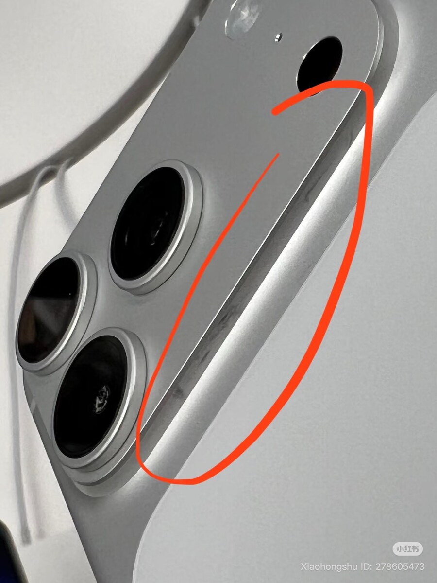 아이폰 17 프로, 매장 전시품 외부 기스에 취약해_3.jpg