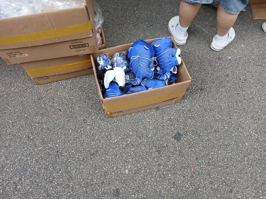 케데헌)남대문시장에 파는 중국제 더피 인형_1.jpg