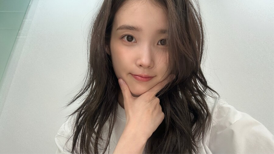 2025.09.20 아이유 베리즈 라이브 썸네일_1.jpg