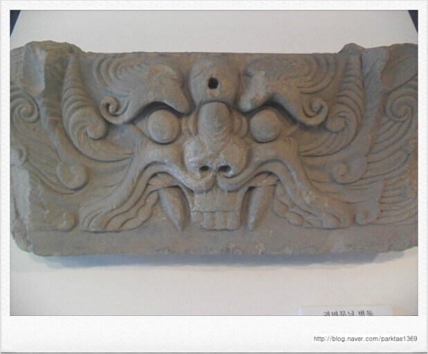 케데헌) 데몬 모티브 삼국시대 기와_4.jpg