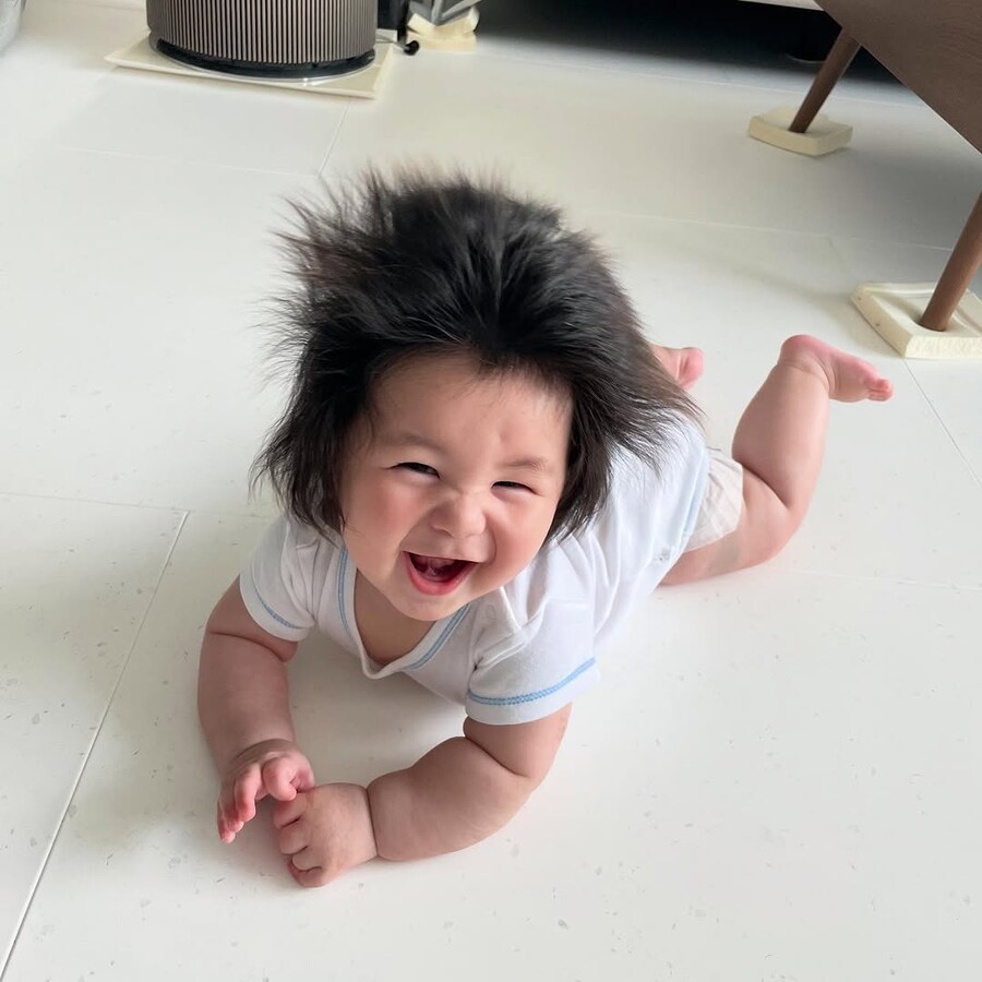 드디어 머리가 내려온 심형탁 아들_8.jpg