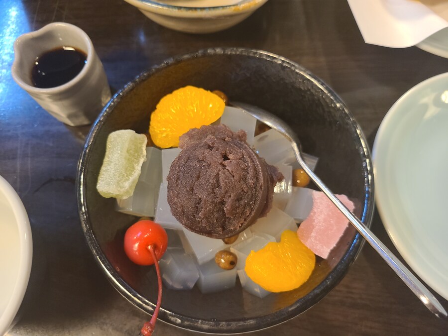 창작물에선 맛있게 먹던데 실제론 맛 별로였던 음식_1.jpg