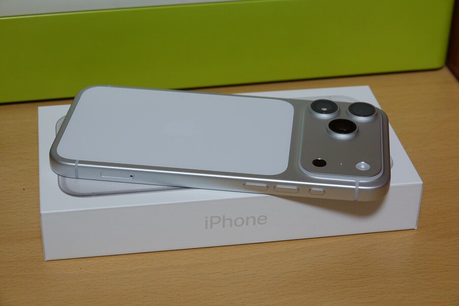 iPhone 17 Pro Max 실버_10.png