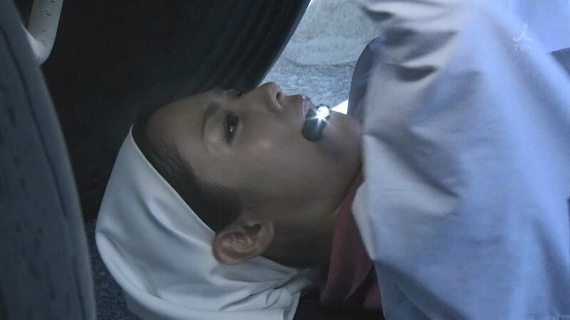 지나가던 유부녀를 습격하는 남자들_26.jpg