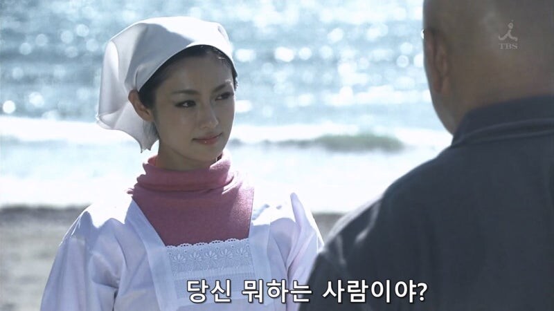 지나가던 유부녀를 습격하는 남자들_28.jpg