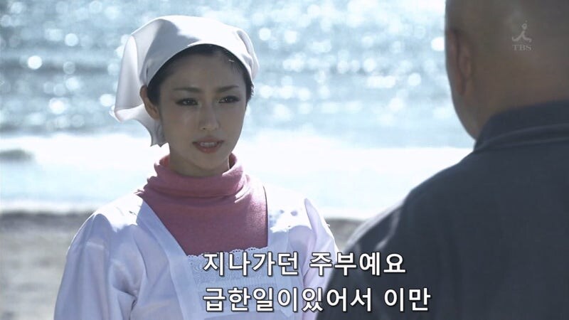 지나가던 유부녀를 습격하는 남자들_29.jpg