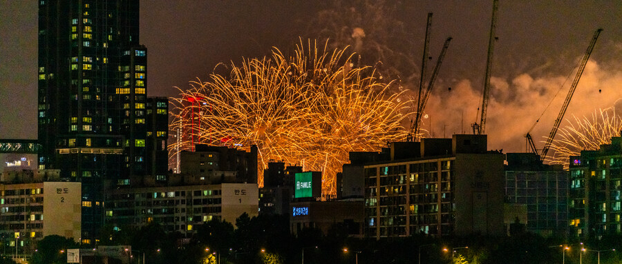 [스압] 하루 늦었지만 반포대교에서 바라본 여의도 불꽃 축제_8.jpg