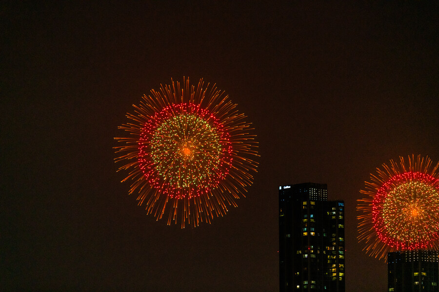 [스압] 하루 늦었지만 반포대교에서 바라본 여의도 불꽃 축제_10.jpg