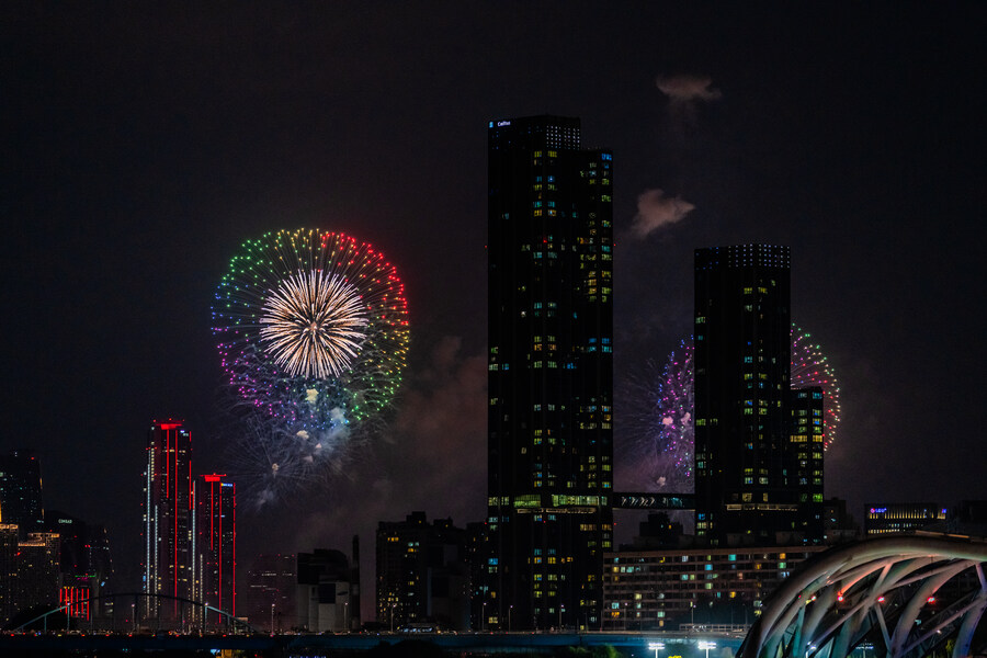 [스압] 하루 늦었지만 반포대교에서 바라본 여의도 불꽃 축제_15.jpg