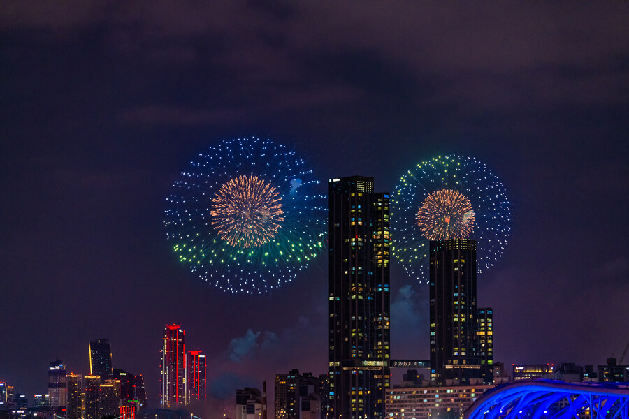 [스압] 하루 늦었지만 반포대교에서 바라본 여의도 불꽃 축제_32.jpg