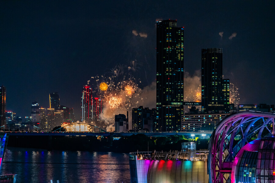 [스압] 하루 늦었지만 반포대교에서 바라본 여의도 불꽃 축제_33.jpg