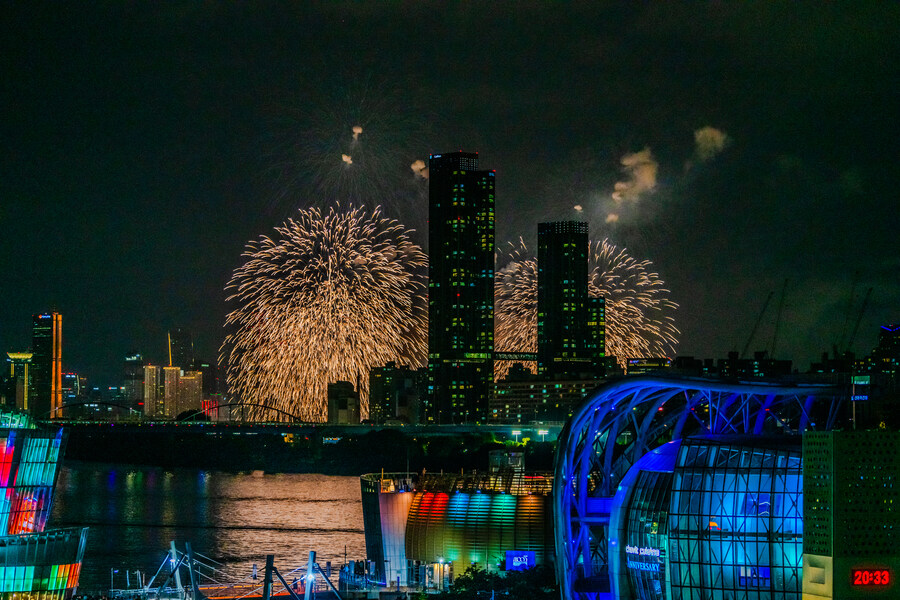 [스압] 하루 늦었지만 반포대교에서 바라본 여의도 불꽃 축제_38.jpg
