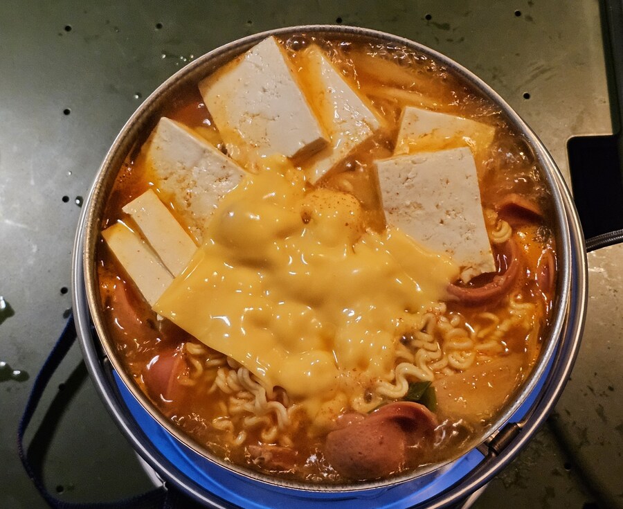 캠핑) 뜨끈한 부대찌개 조진다 다뒤졌다 ㅋㅋㅋ_1.jpg