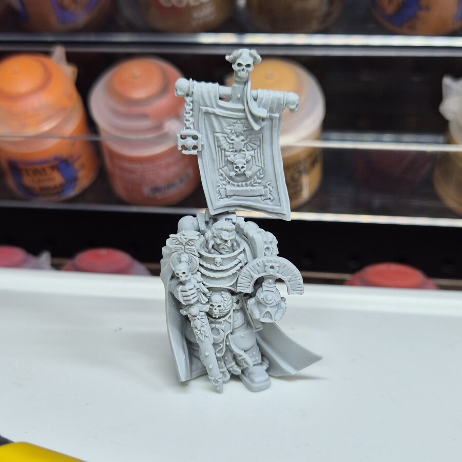 워해머40K] 울트라마린 2중대 캡틴 '카토 시카리우스' 도색 완성._1.jpg