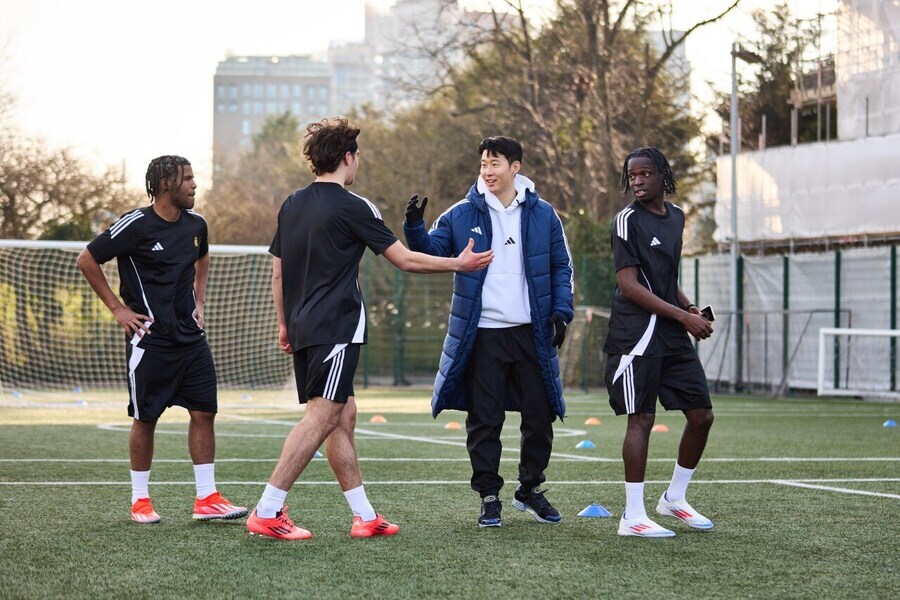 영국 고등학교에 손흥민이 나타나자 학생들 반응 ㅋㅋㅋㅋ_2.jpg