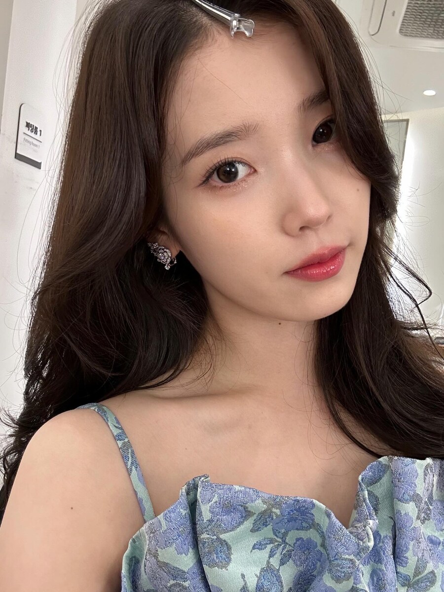 살오른 아이유, 잠옷 입은 민낯 셀카‥30대 안 믿기는 동안 종결자_3.jpg