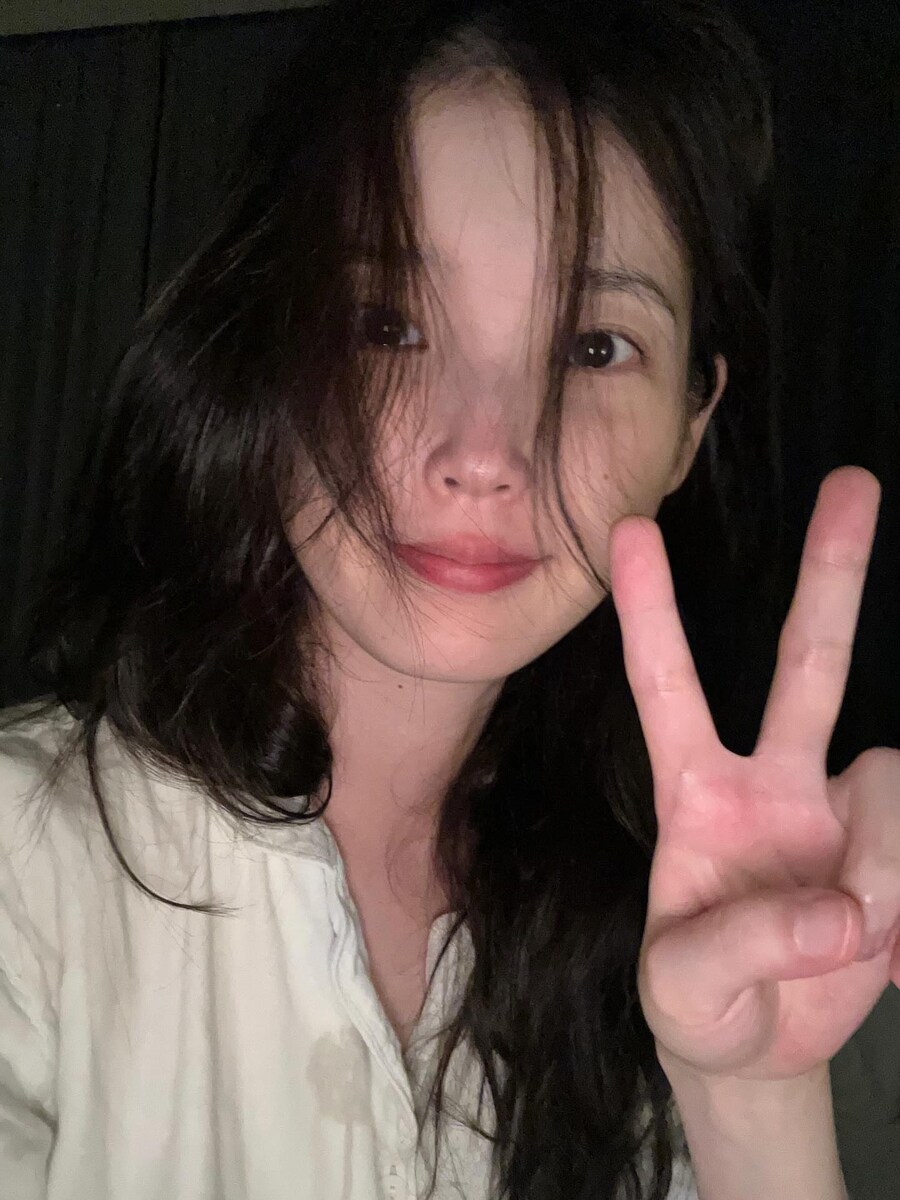 살오른 아이유, 잠옷 입은 민낯 셀카‥30대 안 믿기는 동안 종결자_8.jpg