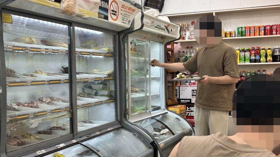상하이 주택가 한가운데의 쌩로컬 꼬치구이_7.jpg