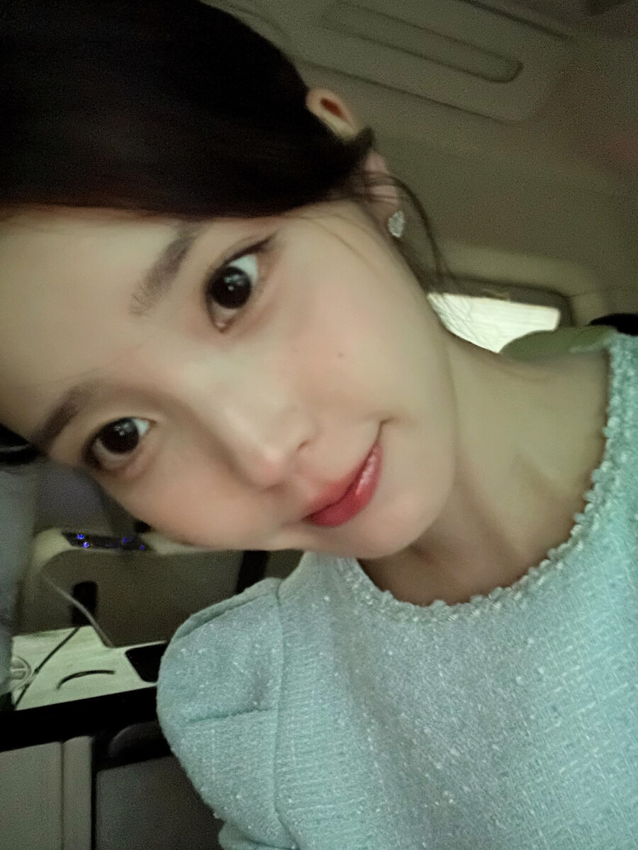2025.10.01 아이유 인스타그램 사진 보정_5.jpg