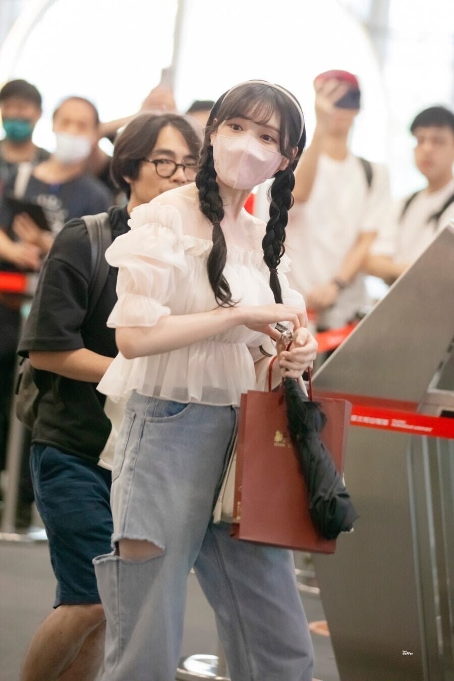일본 배우들 공항사진.jpg_13.jpg
