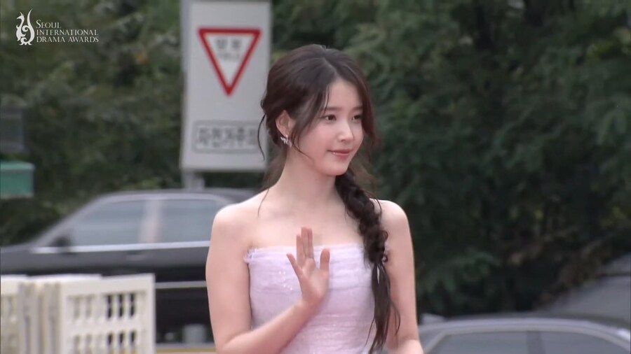 아이유 서울드라마어워즈 2025 레드카펫 [LIVE]_2.jpg
