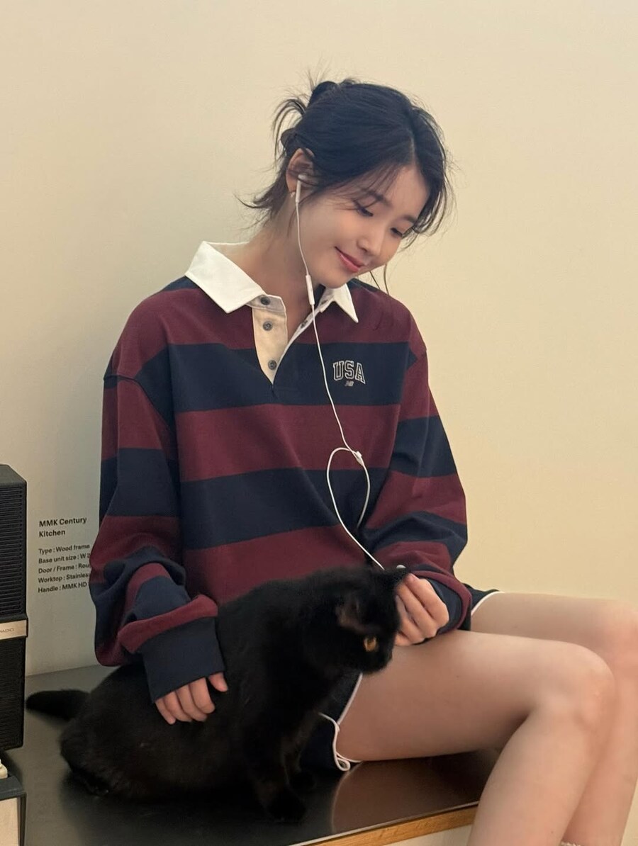 [IU] 아이유 '이름(Name)' 라이브클립 : 2025 IU 팬미팅_3.jpg