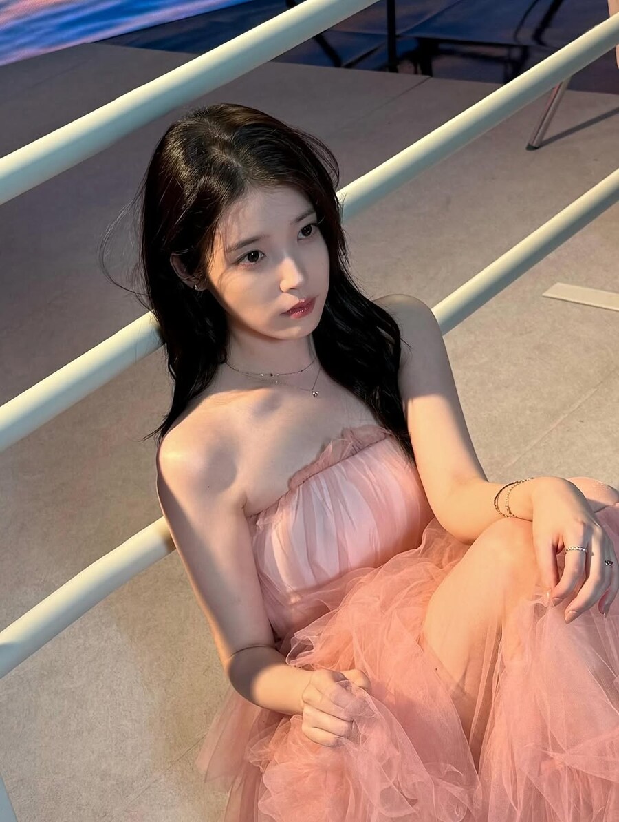 [IU] 아이유 '이름(Name)' 라이브클립 : 2025 IU 팬미팅_7.jpg