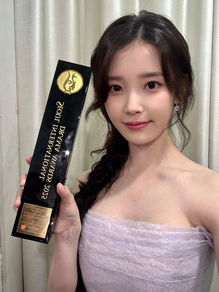 [IU] 서울드라마어워즈 2025🏆 K-드라마 부문 여자 연기상_4.jpg