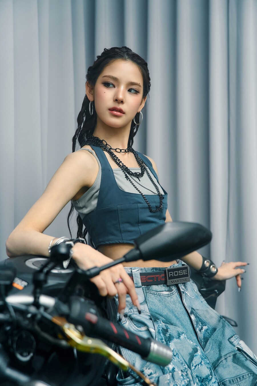 [씬포토] 이즈나 두 번째 미니 앨범 'Not Just Pretty' 1_4.jpg