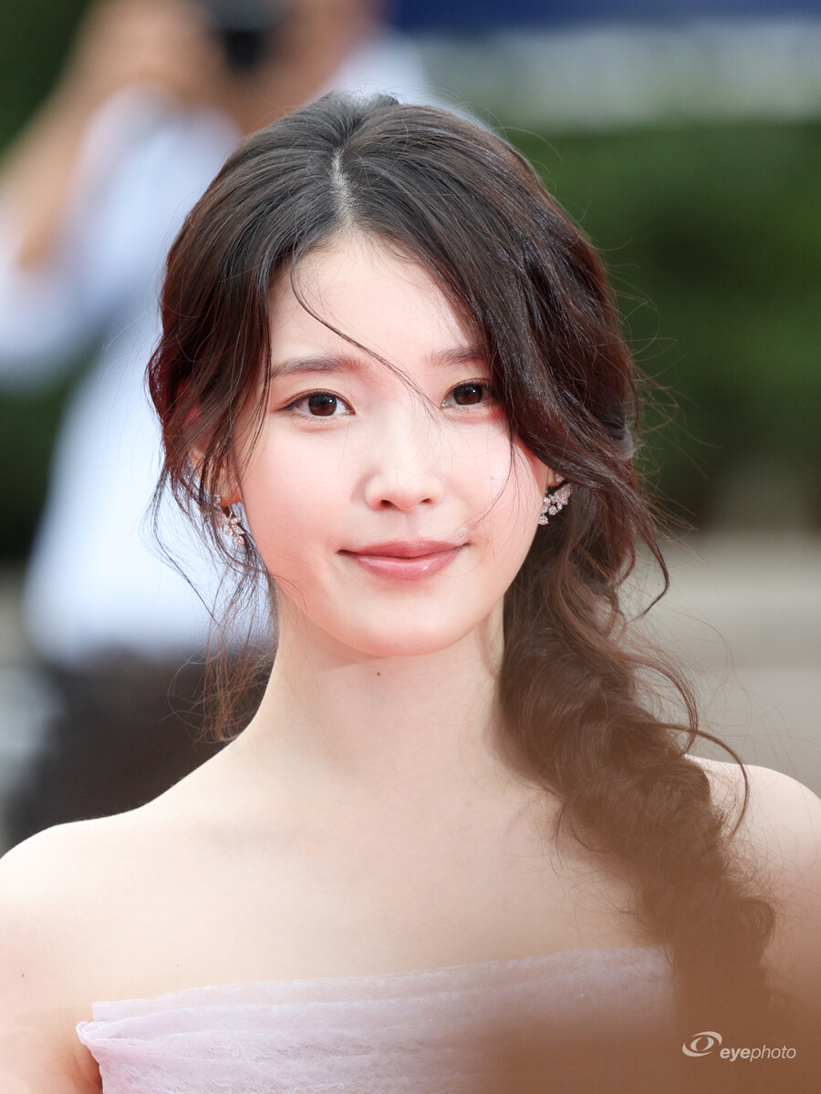 2025.10.02 서울드라마어워즈 아이유(eyephoto)_1.jpg