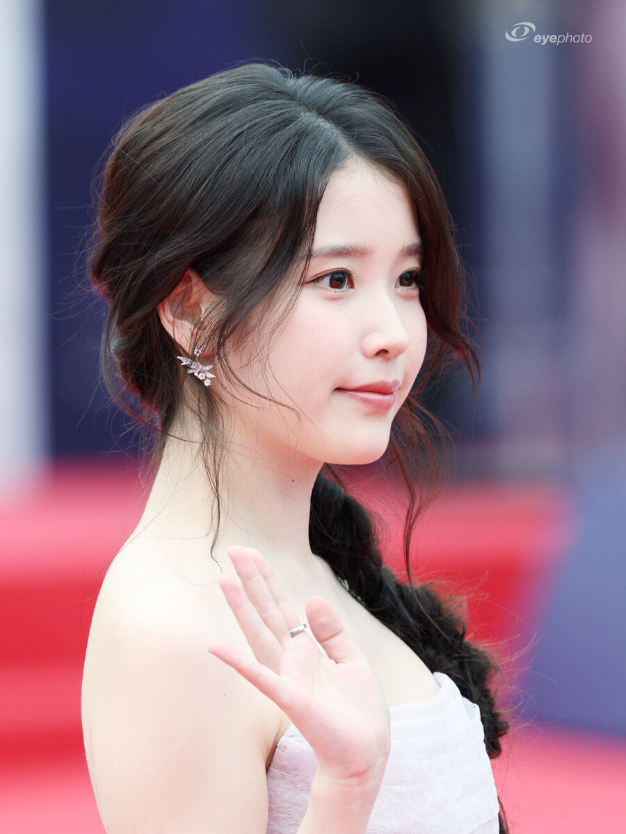 2025.10.02 서울드라마어워즈 아이유(eyephoto)_7.jpg