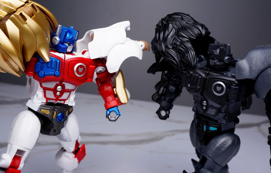 트랜스포머 40주년 셀렉션 라이오 콘보이_32.jpg