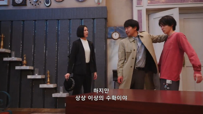 요즘 가면라이더 초반 조력자 근황_18.jpg