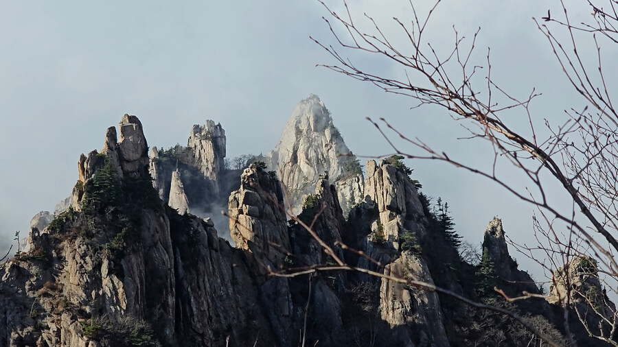 공룡능선 절벽에서 뛰어내리면서 촬영을 해봤습니다 9:50 운해영상을 즐겨보세요!_12.jpg