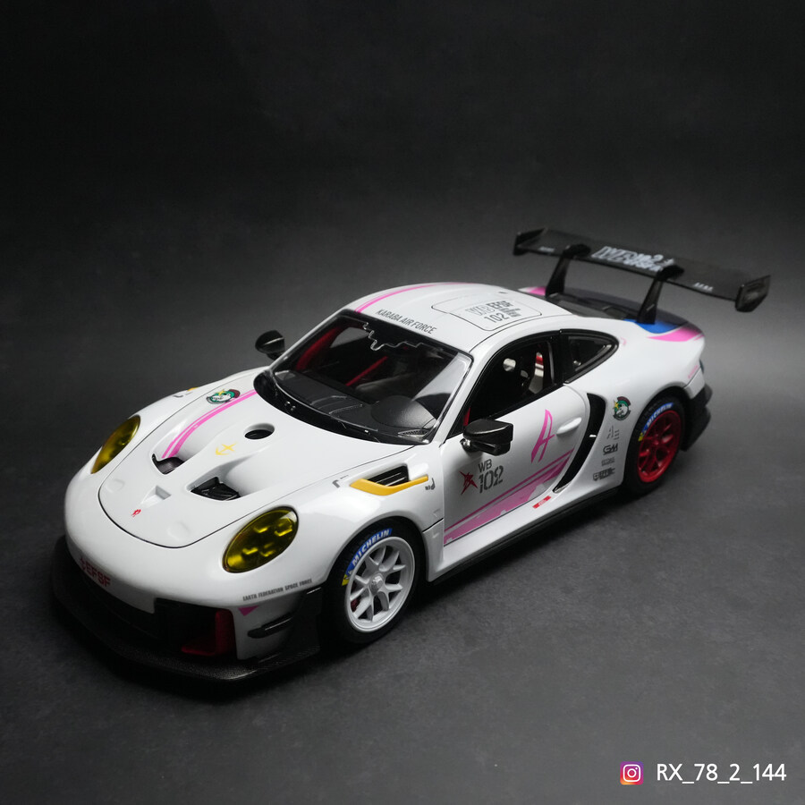 1:18 Porsche 911 GT2 RS Clubsport 25 연방군 커스텀_2.jpg