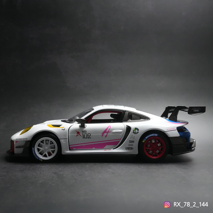 1:18 Porsche 911 GT2 RS Clubsport 25 연방군 커스텀_4.jpg