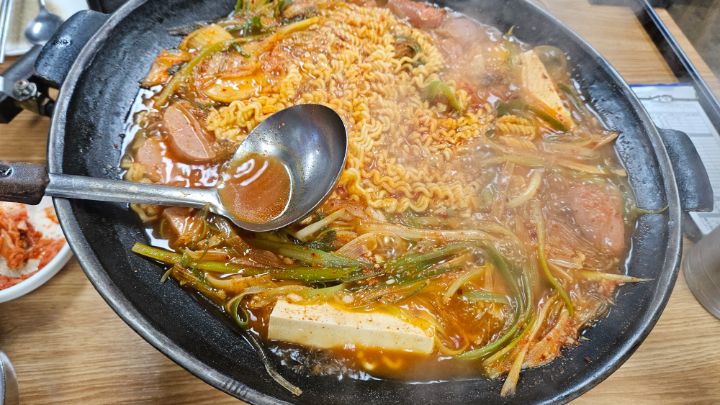 부대찌개를 탄생시킨 최초의 식당본점_3.jpg