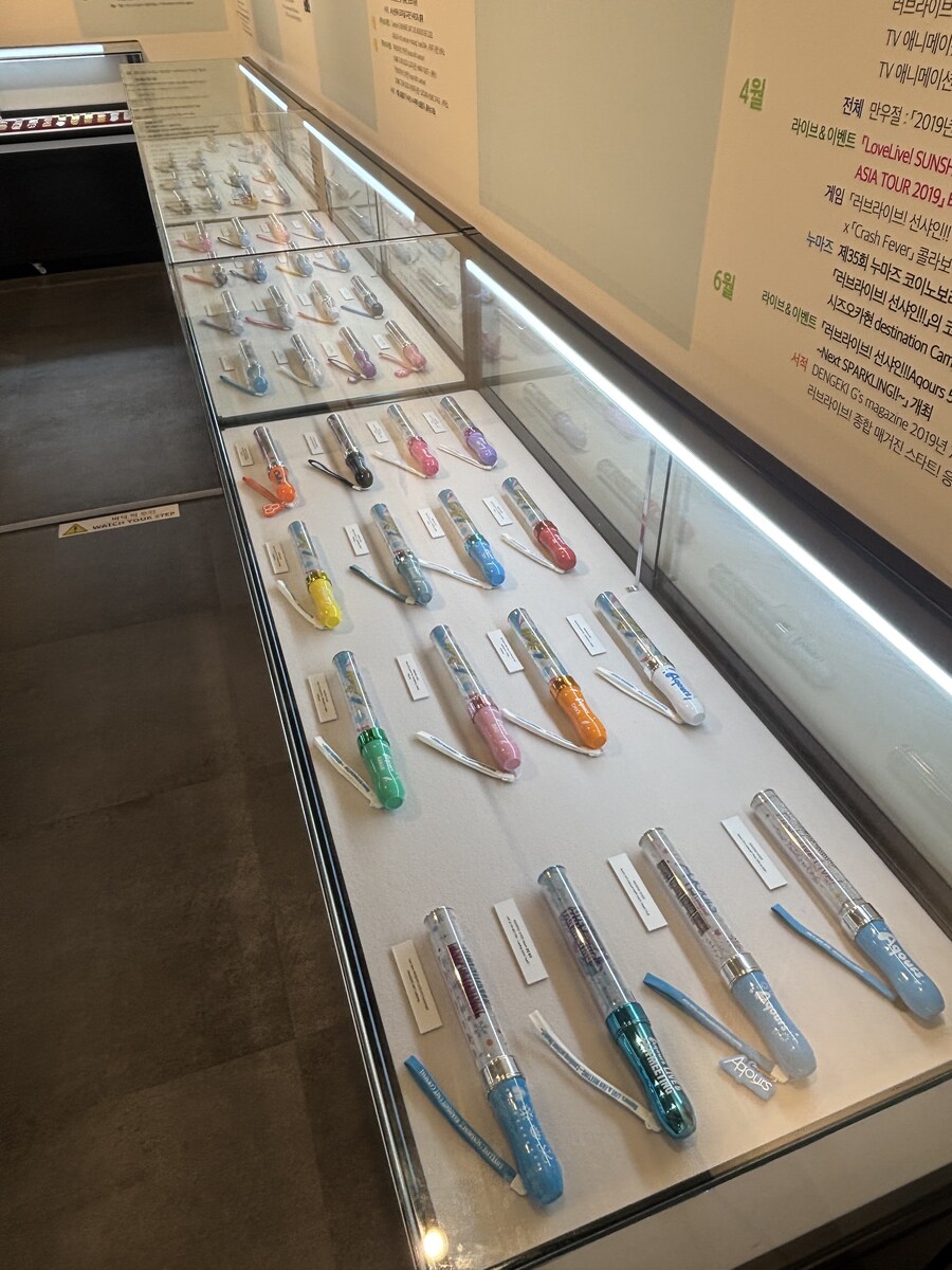 [한국]러브라이브! 선샤인!! Aqours 9주년 기념 전시회 한국 한정 2차특전_19.jpg
