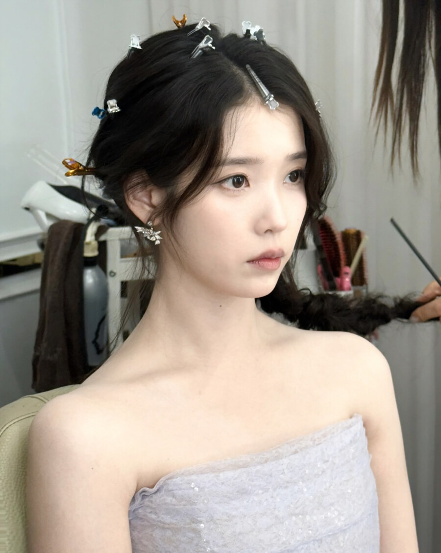 2025.10.06 아이유 인스타그램 사진 보정_1.jpg