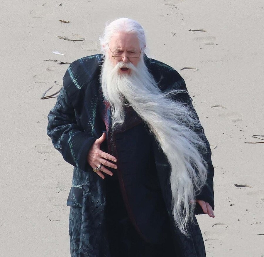 HBO ‘해리 포터‘ 존 리스고 덤블도어 첫 모습_2.jpg