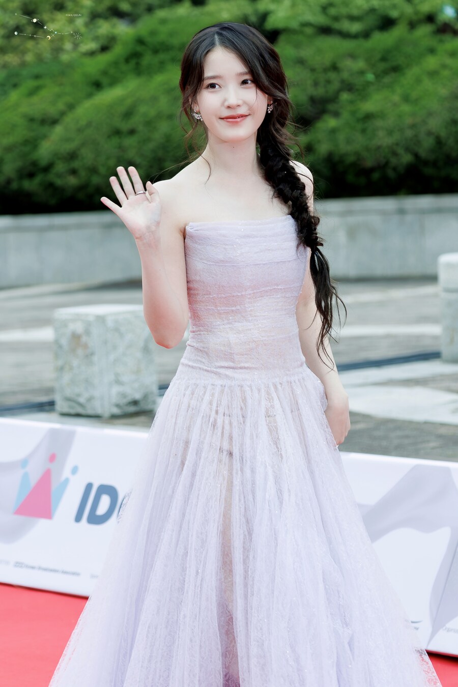 2025.10.02 서울드라마어워즈 아이유 레드카펫(땡촐이)_2.jpg