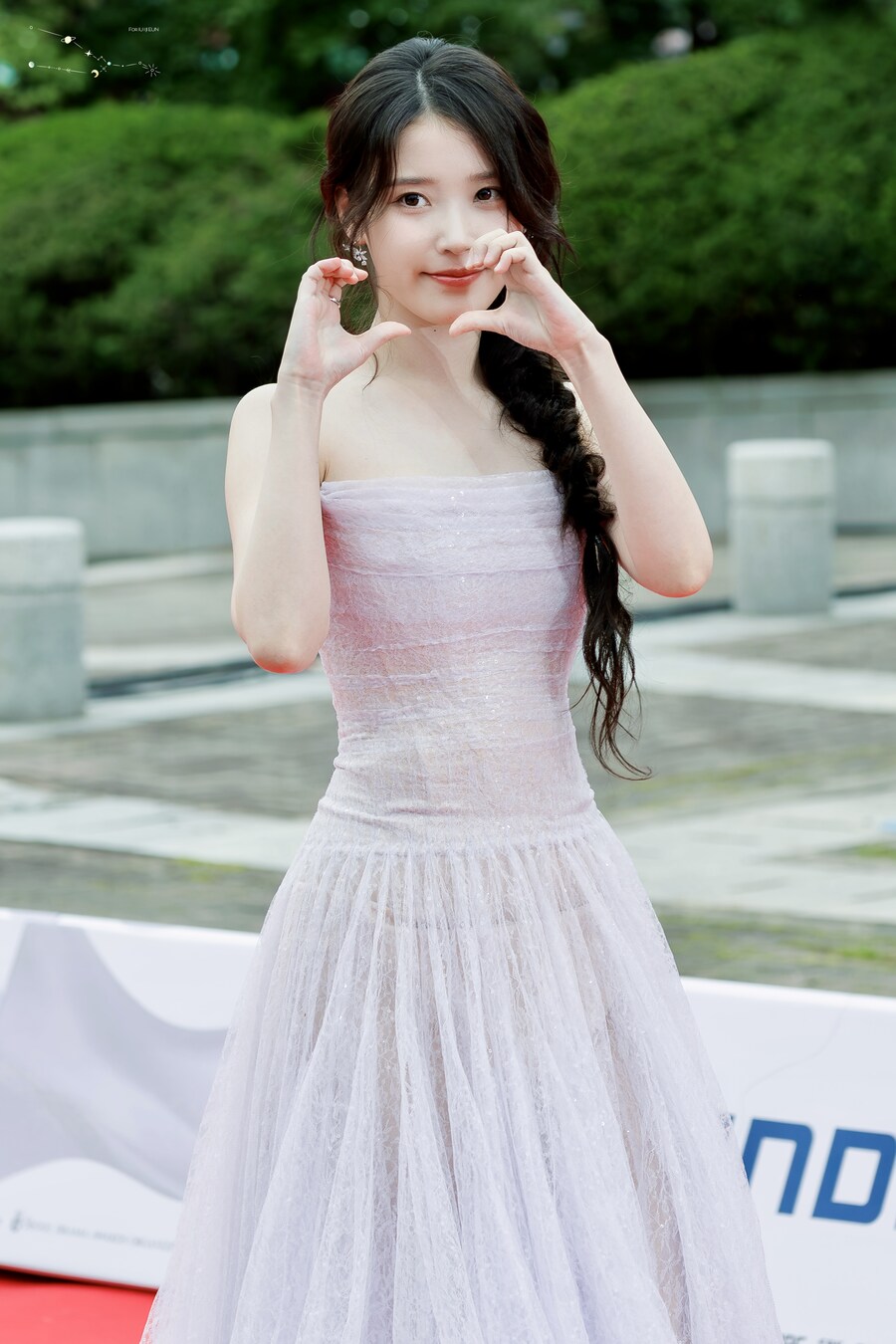 2025.10.02 서울드라마어워즈 아이유 레드카펫(땡촐이)_7.jpg