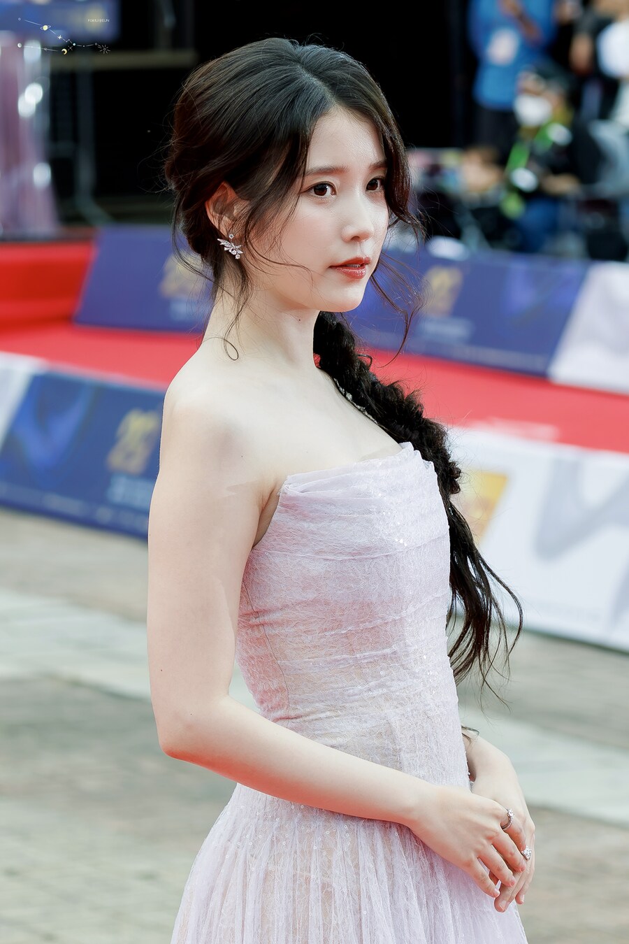 2025.10.02 서울드라마어워즈 아이유 레드카펫(땡촐이)_12.jpg